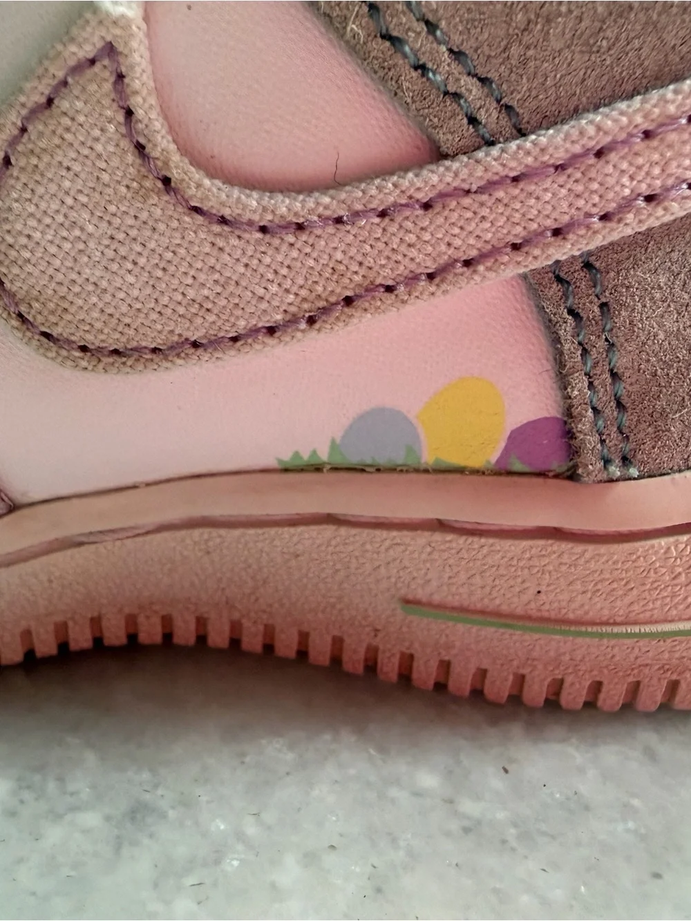 Nike Air Force 1- LV8 Easter Edition .